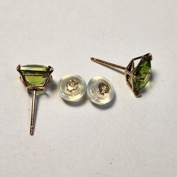 NIB VTG 10K Solid Gold Natural Olive Peridot Princess 0.75cts Stud Earrings - Picture 1 of 13